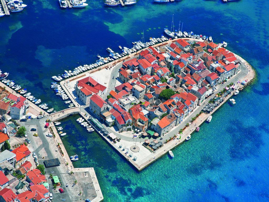 Sea Star Hotell Tribalj Eksteriør bilde